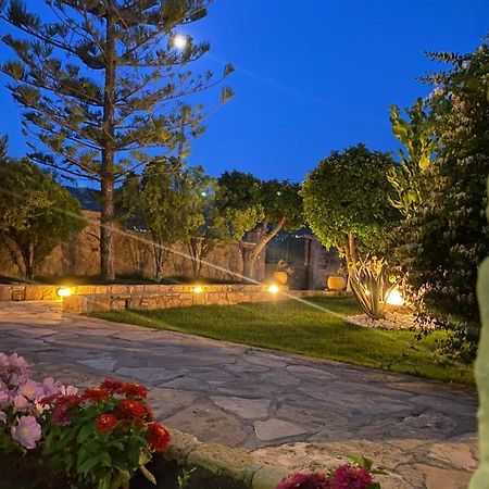 Pistachio Guesthouse, Παραδοσιακός Ξενώνας Vathi  Bagian luar foto