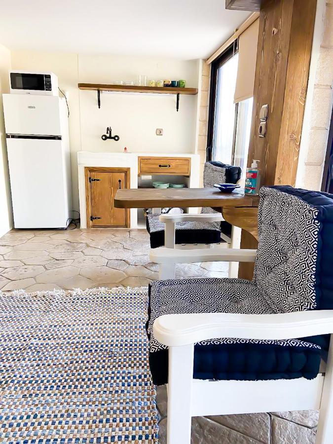 Pistachio Guesthouse, Παραδοσιακός Ξενώνας Vathi  Bagian luar foto