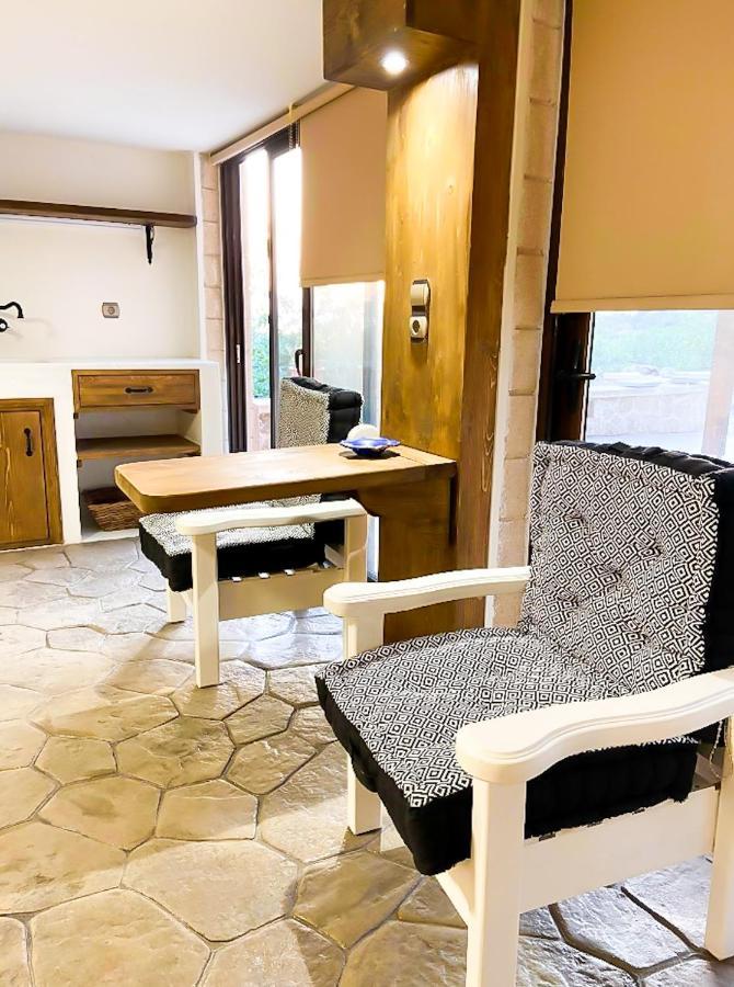 Pistachio Guesthouse, Παραδοσιακός Ξενώνας Vathi  Bagian luar foto