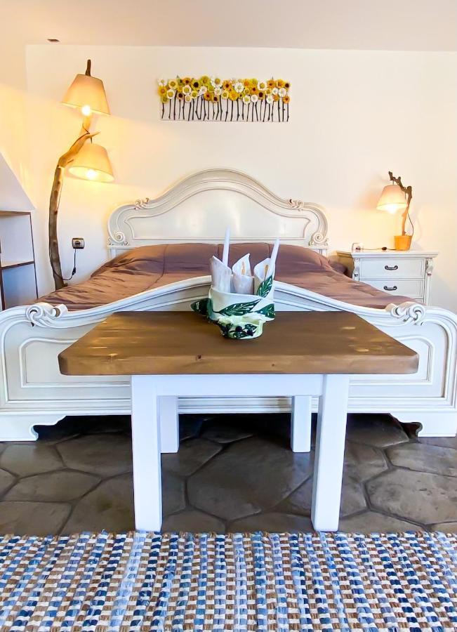 Pistachio Guesthouse, Παραδοσιακός Ξενώνας Vathi  Bagian luar foto