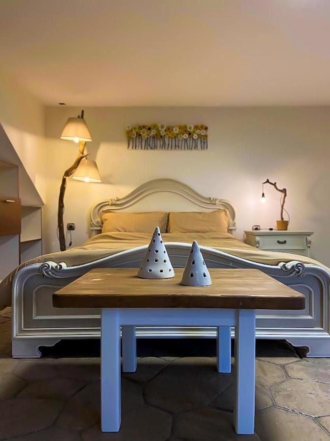 Pistachio Guesthouse, Παραδοσιακός Ξενώνας Vathi  Bagian luar foto
