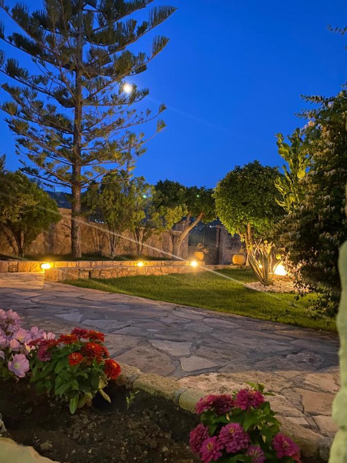 Pistachio Guesthouse, Παραδοσιακός Ξενώνας Vathi  Bagian luar foto
