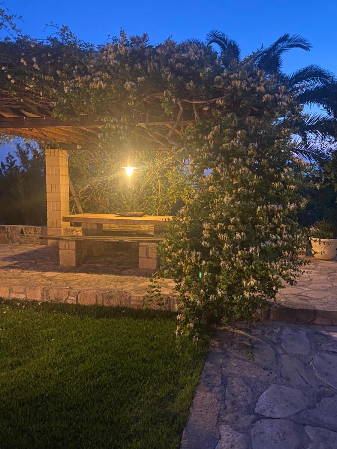 Pistachio Guesthouse, Παραδοσιακός Ξενώνας Vathi  Bagian luar foto