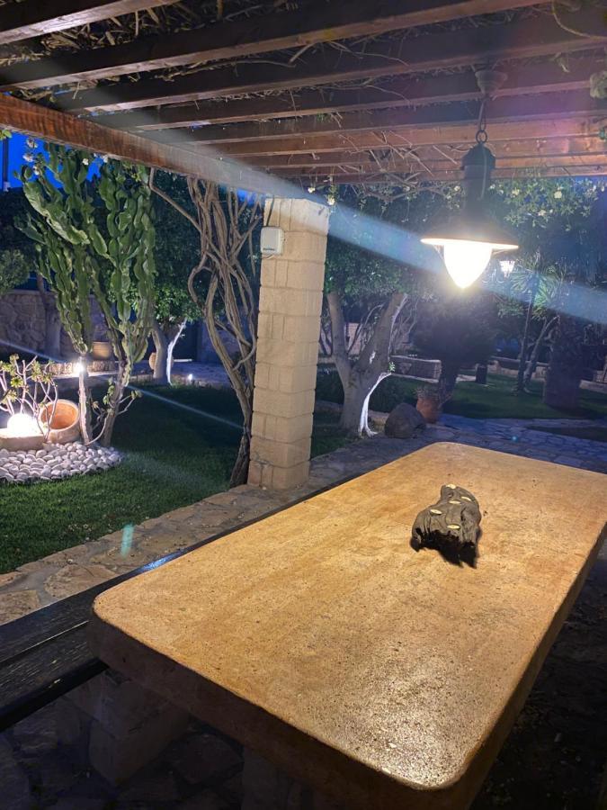 Pistachio Guesthouse, Παραδοσιακός Ξενώνας Vathi  Bagian luar foto